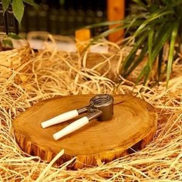 Metal Fındık Kıracak Beyaz Saplı - Image 1