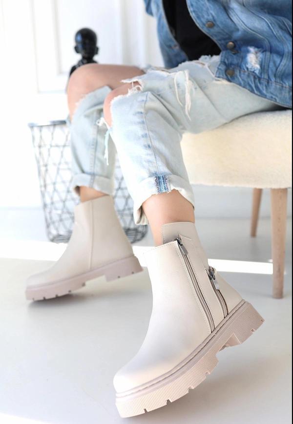 Menta Bej Cilt Fermuar Aksesuarlı Bot - Image 1