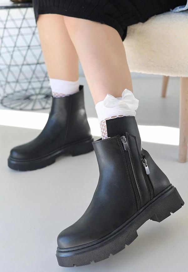 Menta Siyah Cilt Fermuar Aksesuarlı Bot - Image 1