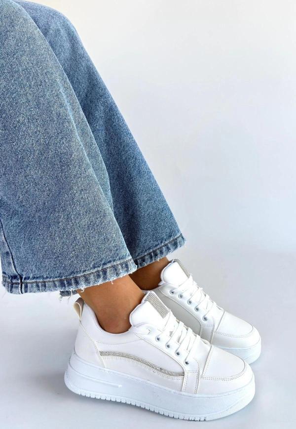 Natte Beyaz Cilt Bağcıklı Spor Ayakkabı - Image 1