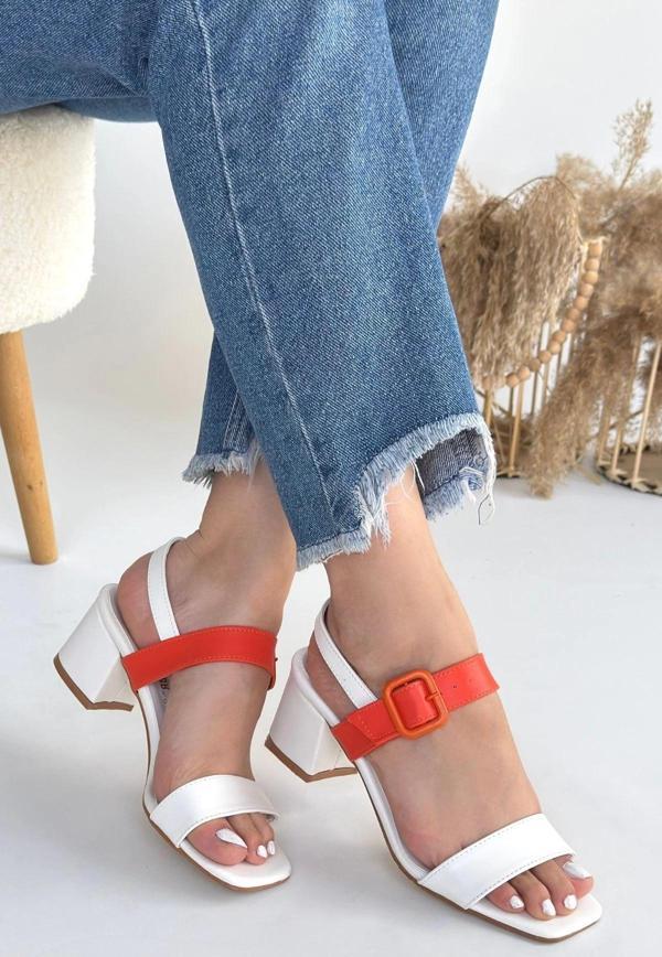 Year Beyaz Cilt Turuncu Detaylı Beyaz Topuklu Ayakkabı - Image 1