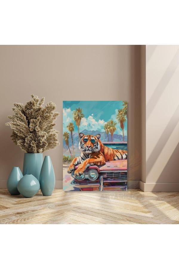 Kanvas Kaplan Tablosu Arabanın Üzerine Yatan Gözlüklü Tarz Aslan Kanvas Tablo - Image 1
