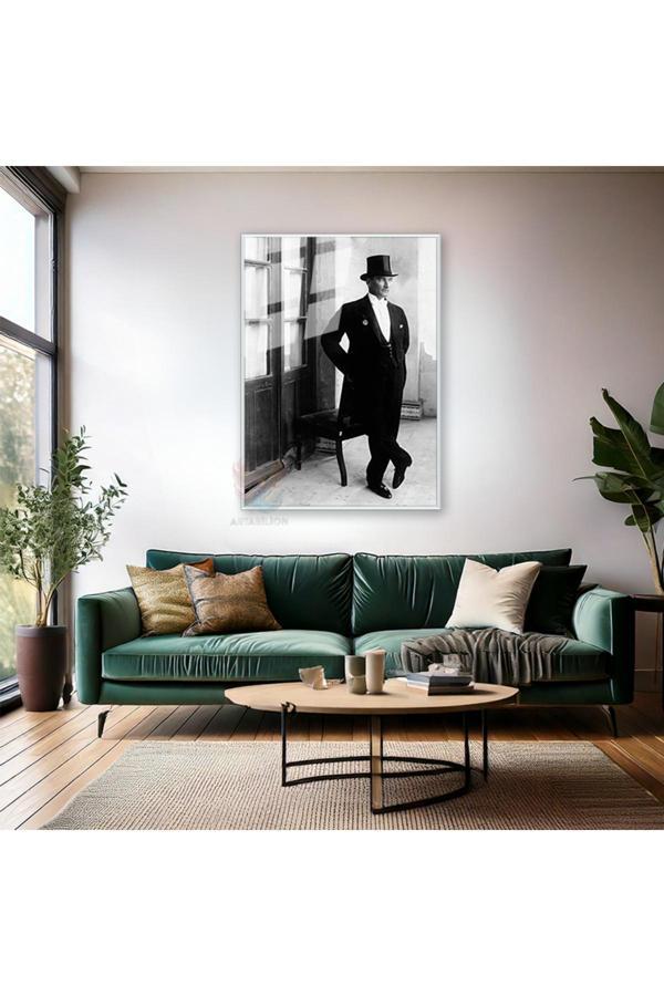 Metal Çerçeveli Cam Atatürk Tablo Modeli Şapkalı Atatürk Görseli Dikey Duvar Tablosu - Image 1