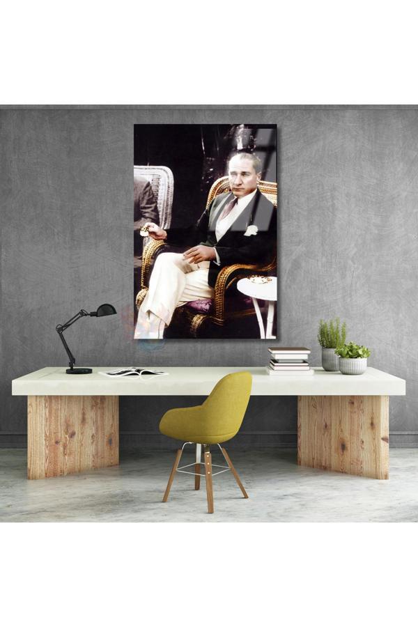 Kahve İçen Atatürk Görseli Renkli Atatürk Tablosu Dikey Cam Ev Ofis Tablosu - Image 1
