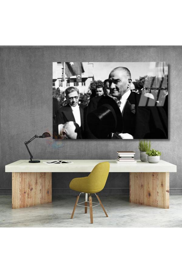 Siyah Beyaz Atatürk Cam Tablo Şapka Tutan Atatürk Tablosu Ofis Tablosu Duvar Dekoru - Image 1