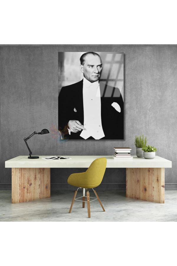 Siyah Beyaz Karizmatik Atatürk Görseli Cam Tablo Dikey Duvar Tablosu Ev Ofis Dekoru - Image 1