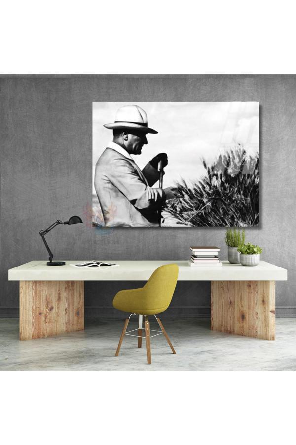 Atatürk Cam Tablo Atatürk Tarlada Görseli Duvar Tablosu Yatay Tablo Ev Ofis Dekoru - Image 1