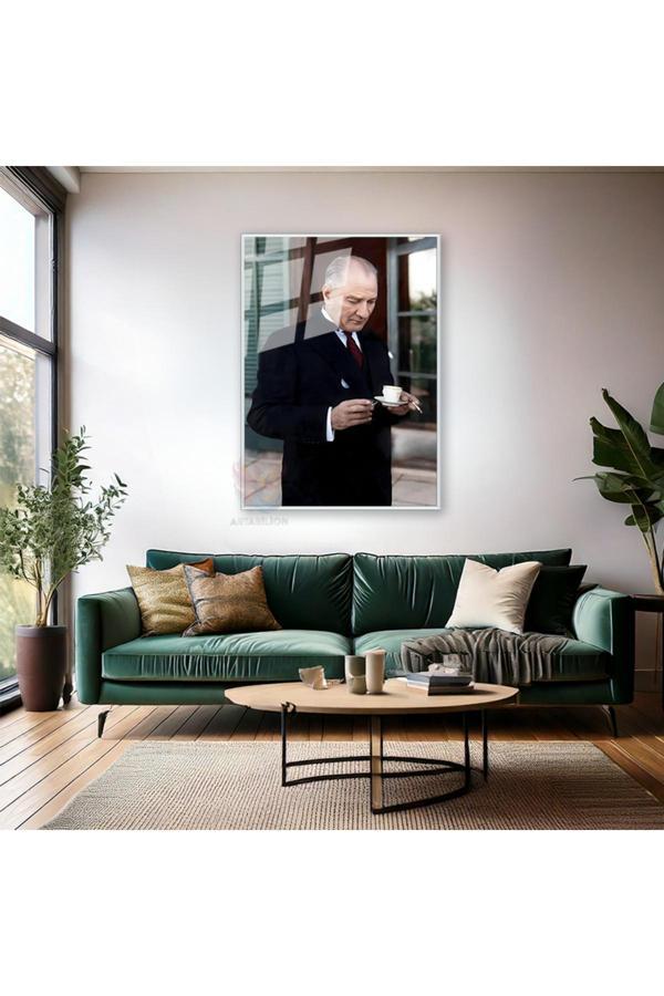 Renklendirilmiş Atatürk Metal Çerçeveli Cam Tablo Kahve İçen Atatürk Duvar Tablosu Ofis Ev Dekoru - Image 1