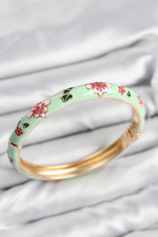 Mineli Pirinç Su Yeşili Çiçek Motifli Gold Kadın Kelepçe - Image 1