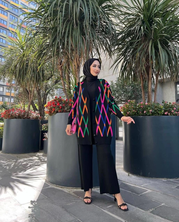 Hırkalı ikili takım çok renkli triko siyah - Image 1