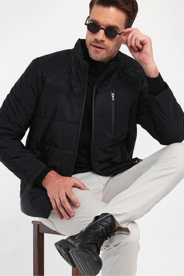 Sivaist Erkek Siyah Standart Fit Normal Kesim Dik Yaka Omuz Detaylı Kışlık Mont - Image 1