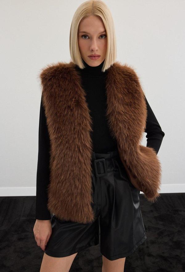 Kolsuz Uzun Yelek - Kahve - Image 1