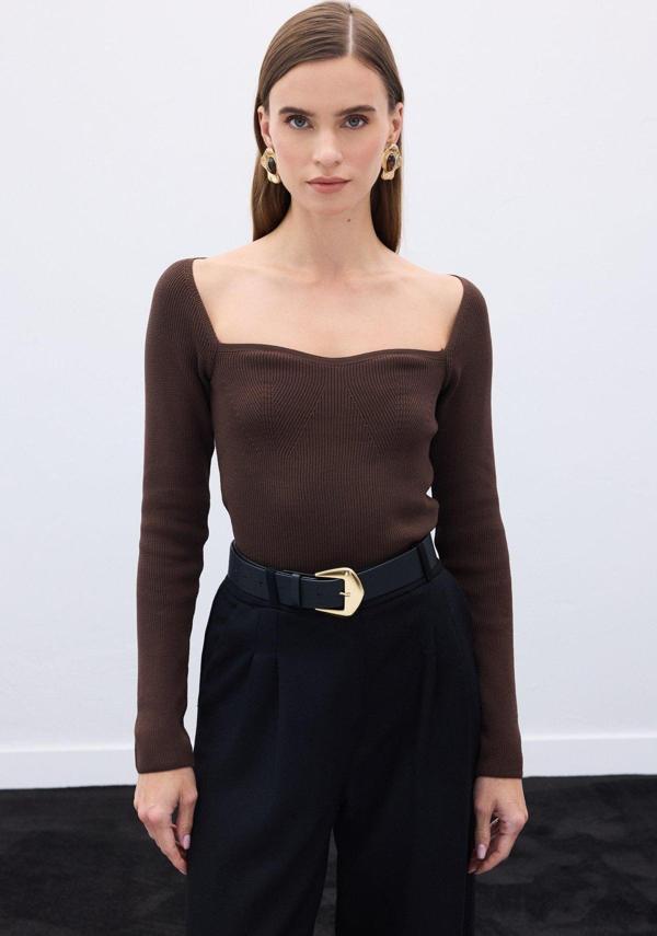 Kalp Yaka Triko Bluz - Kahve - Image 1