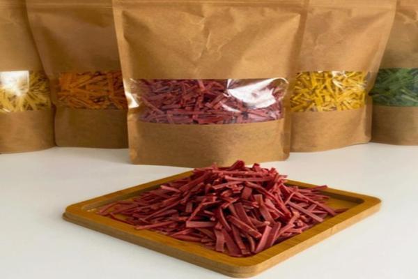 Emt Gıda Ev Yapımı %100 Doğal Pancarlı Erişte (1000 Gr) - Image 1