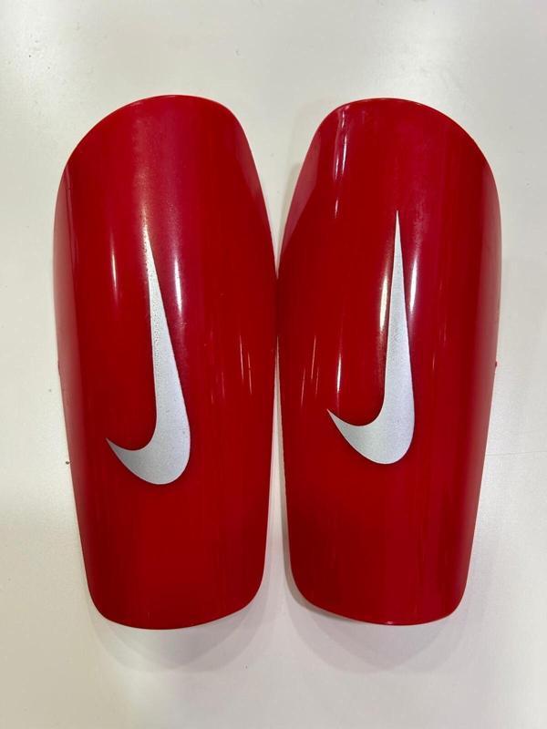 Unes Futbol Tekmeliği Kırmızı Renk Nk Logo  6 İle 17 Yaş Arası - Image 1