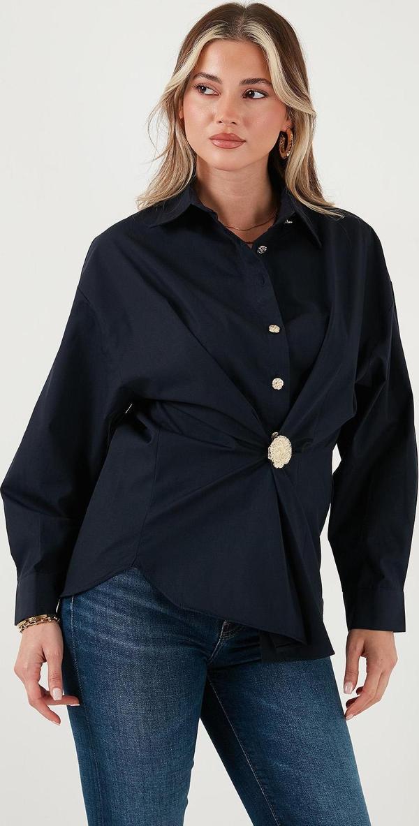 Lela Pamuklu Regular Fit Broş Detaylı Uzun Kollu Bayan Gömlek 6834990 LACİVERT - Image 1