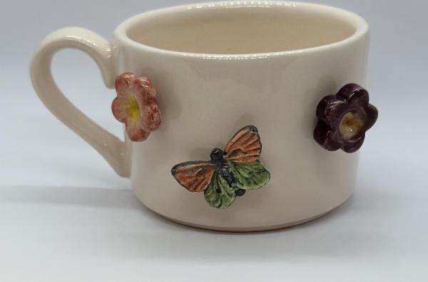 SERAMİK MIKNATIS 3LÜ CHARMLI FİNCAN, KELEBEK VE ÇİÇEKLİ CHARM - Image 1