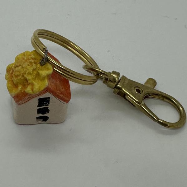 SERAMİK ÇİÇEK ÇATILI TURUNCU EV ANAHTARLIK - Image 1