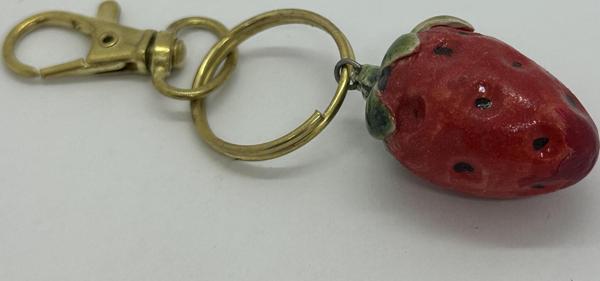 SERAMİK ÇİLEK ANAHTARLIK - Image 1