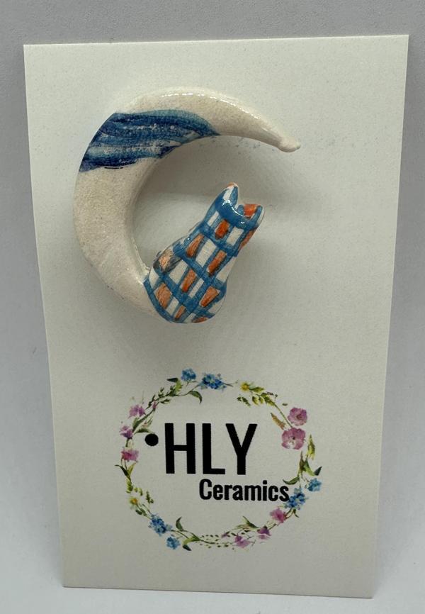 Desenli Kedi ve Ay Seramik Yaka İğnesi - Image 1