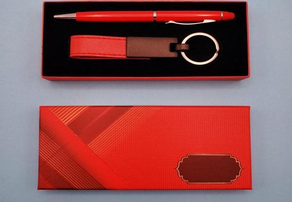 Kırmızı Deri Anahtarlık ve Kalem - Image 1