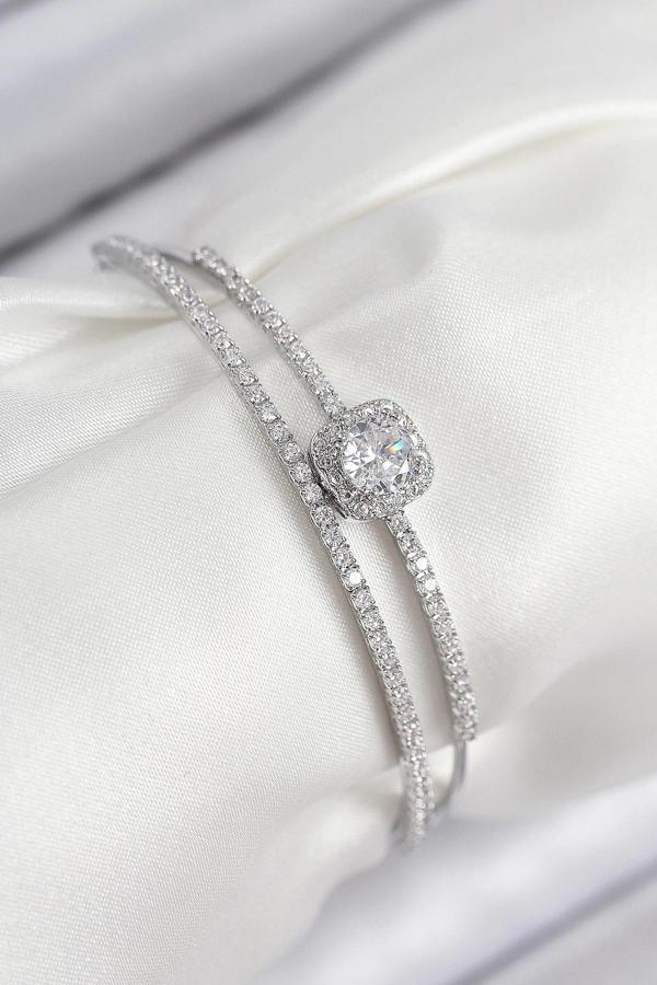 Pirinç Zirkon Taşlı Baget Model Gümüş Renk Kadın Bileklik - Image 1