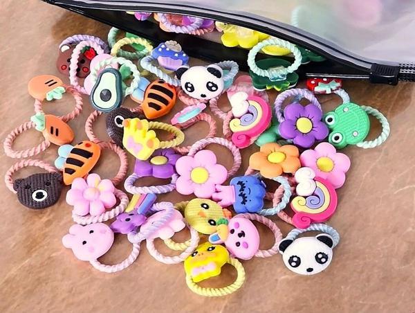 Buki'Nin Atölyesi 20'Li Renkli Karışık Figürlü Dayanıklı Kız Çocuk Lastik Toka Seti - Sevimli Bebek Lastikli Toka - Image 1