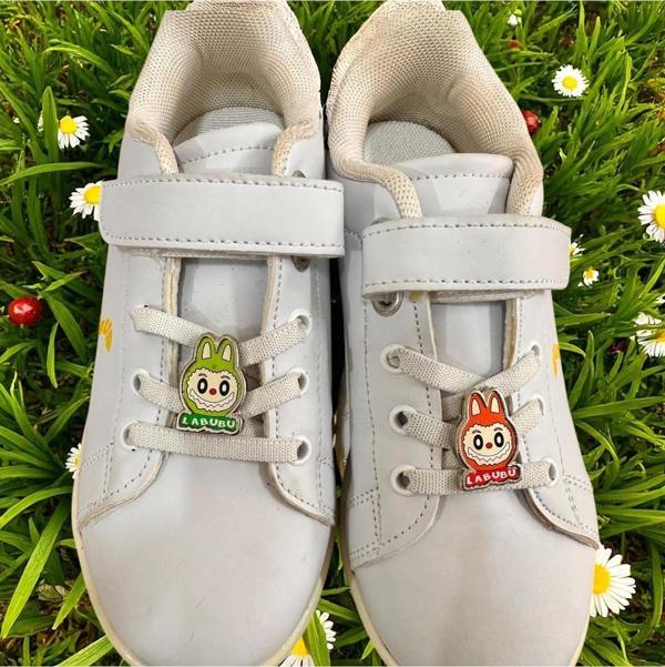 Buki'Nin Atölyesi Metal Spor Ayakkabı Bağcık Jibbitz / Charm / Süsü Klipsli 2 Li Labubu Set - Image 1