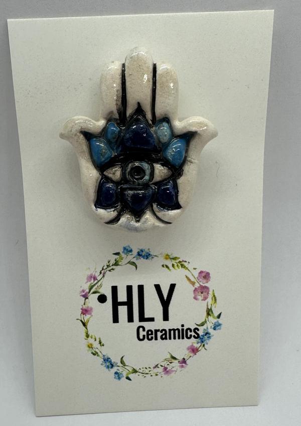 Mavi El Sembollü Seramik Yaka İğnesi - Image 1