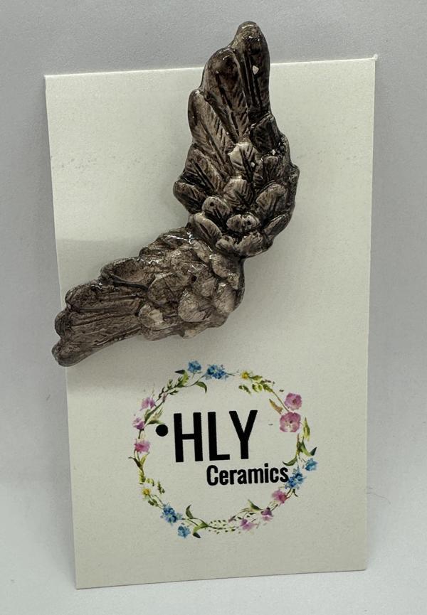 Kanat Formu Seramik Yaka İğnesi / Broş - Image 1