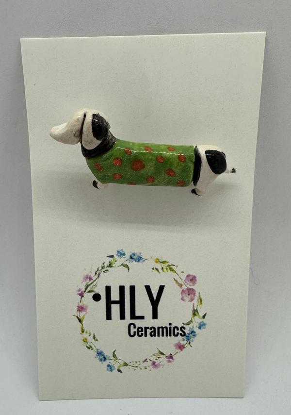 Yeşil Puantiyeli Köpek Formunda Seramik Yaka İğnesi / Broş - Image 1