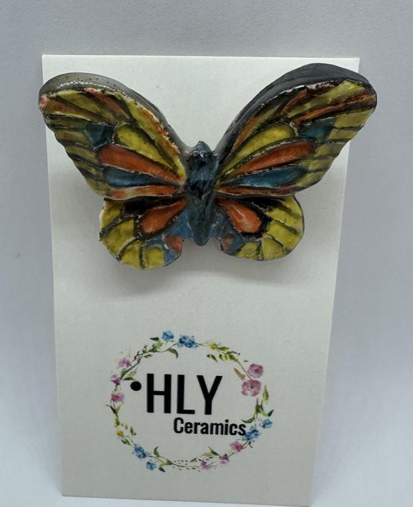 Sarı-Mavi-Turuncu Kelebek Formunda Seramik Yaka İğnesi / Broş - Image 1