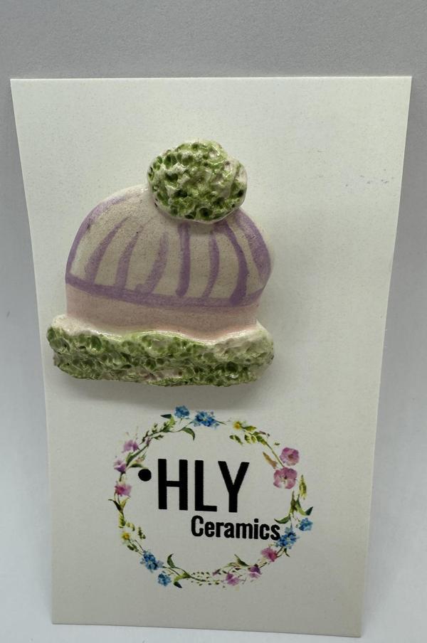 Mor Çizgili Bere Figürlü Seramik Yaka İğnesi / Broş - Image 1