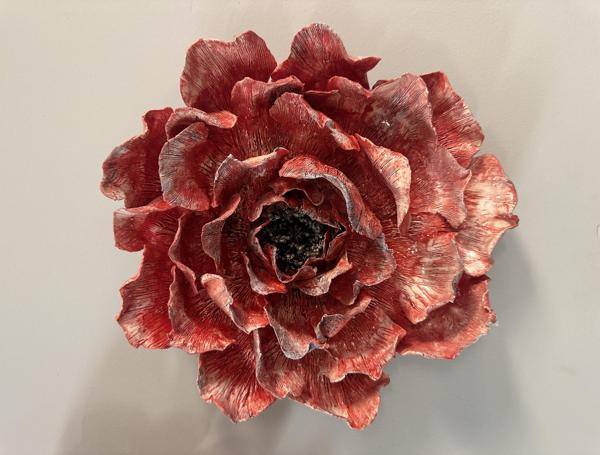 El Yapımı Seramik Duvar Çiçeği Kırmızı - Image 1