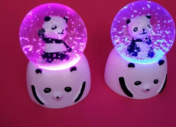 Büro Ev Ofis Dekoru için Tekli Mini Işıklı Panda Kar Küresi - Image 1
