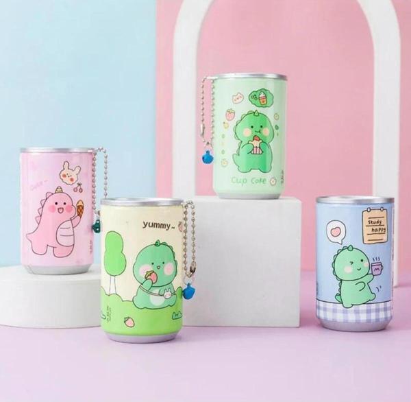 Öz Kırtasiye Sevimli Teneke Kutu Görünümlü Islak Mendil Anahtarlık Çanta Süslü 1 Adet - Image 1