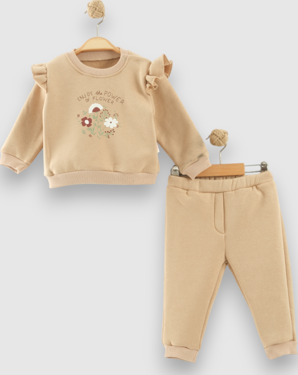 ÇİÇEK BASKILI KOLLAR FIRFIRLI ÜÇ İPLİK ŞARDONLU ALT ÜST TAKIM - NEC254056-Bej-18 - 24 Ay Bej - Image 1