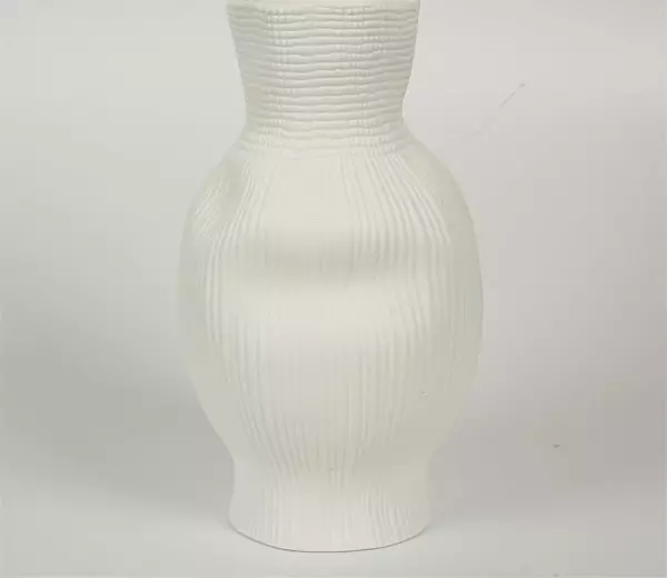 BEYAZ DARBELİ VAZO UZUN 17*17*30 CM AK.JM00008 - Image 1