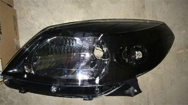 Far Sağ Dacıa Logan Sandero Siyah Çerçeveli - Image 1