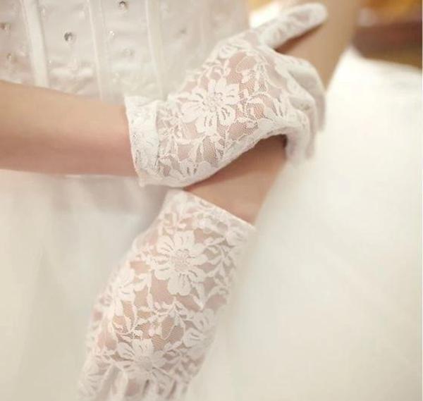 BFS   Beyaz Renk Kısa Dantelli Eldiven - Image 1