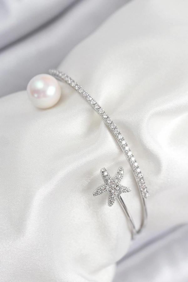 BFS Pirinç Zirkon Taşlı Yıldız Ve İnci Model Gümüş Renk Kadın Bileklik - Image 1