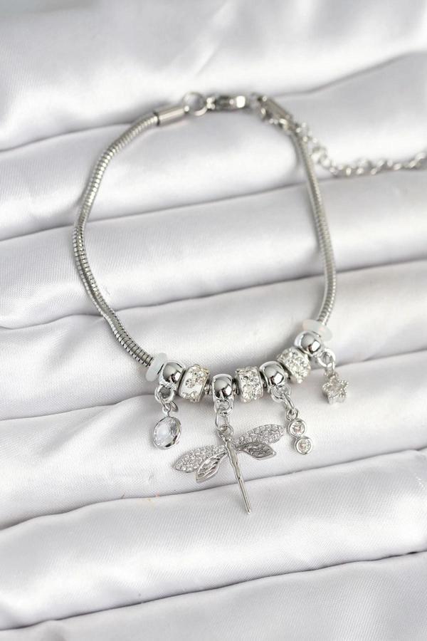 BFS Pirinç Gümüş Renk Yusufçuk Charmlı Kadın Bileklik - Image 1