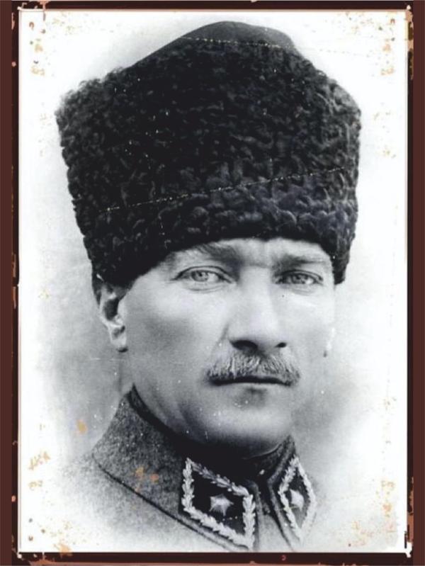 Atatürk Kalpaklı Portre Tablosu | Retro MDF Duvar Posteri - Image 1