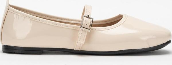 Kadın Kemer Detay Rugan Babet Ayakkabı KREM - Image 1