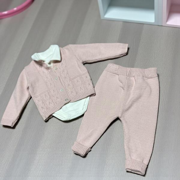 YAKALI BODY SAÇ ÖRGÜLÜ HIRKALI TRİKO ÜÇLÜ ALT ÜST TAKIM - ANG3131-Pembe-6 - 9 Ay Pembe - Image 1