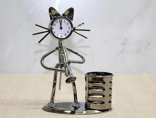 Metal Saksafon Çalan Kedi Müzisyen Saat Ve Kalemlik Alk4346 - Image 1