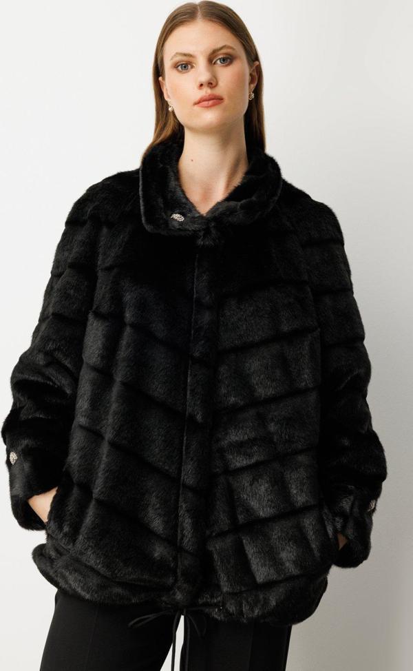 Ekol Kadın Büyük Beden Metal Aksesuarlı Peluş Kaban 6305 Siyah - Image 1