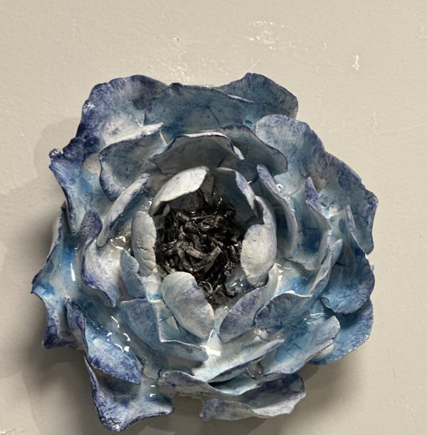 El Yapımı Seramik Duvar Çiçeği Mavi - Image 1