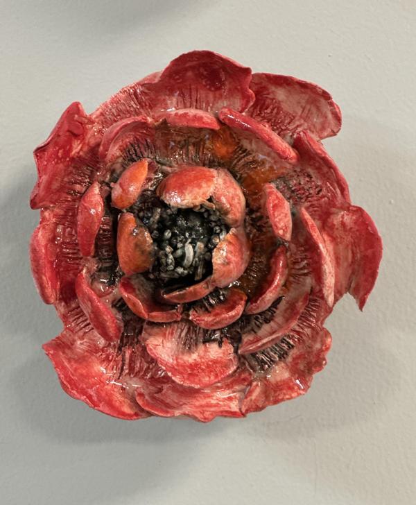 El Yapımı Seramik Duvar Çiçeği Kırmızı - Image 1