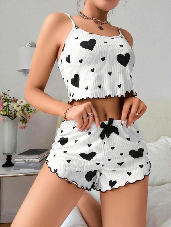 Bicomi Pamuklu Beyaz Üstüne Siyah Kalp Desen Fitilli Askılı Şortlu Pijama Takımı - Image 1